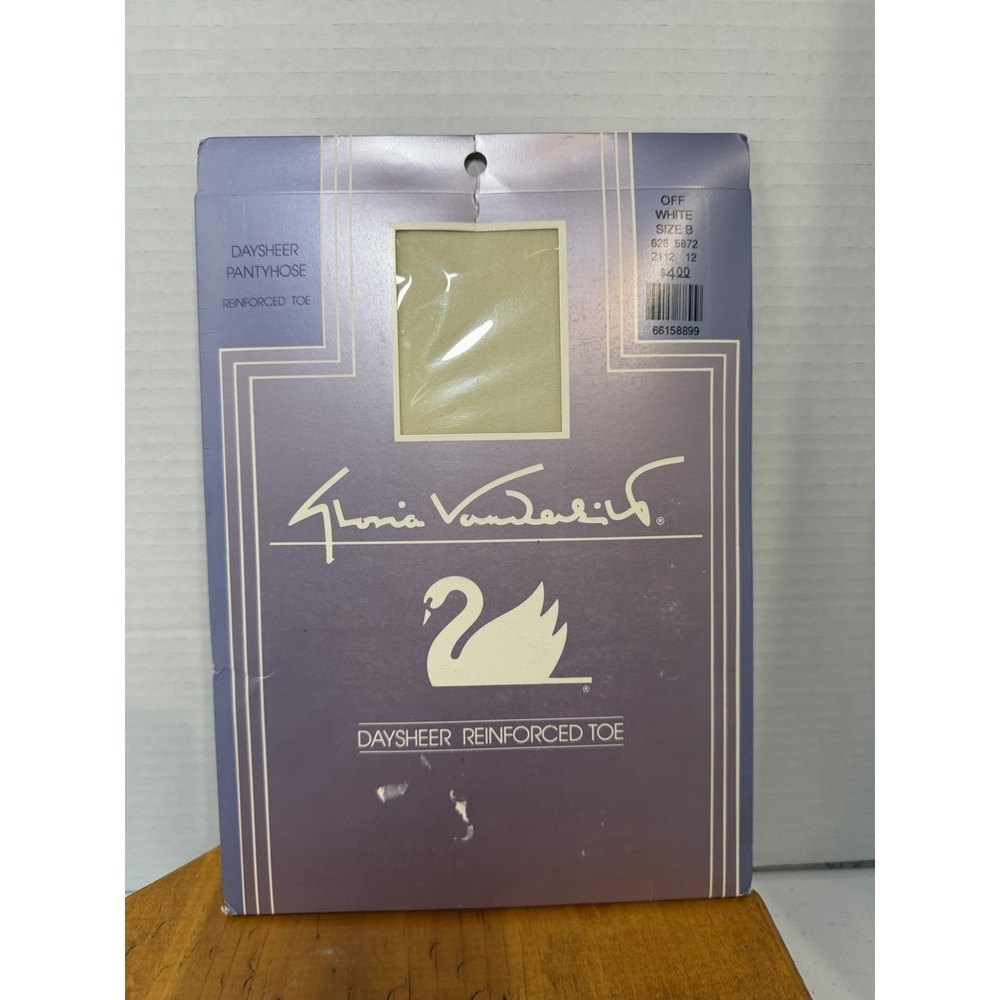 Vintage Gloria Vanderbilt Daysheer Pantyhose Off White Size B NOS Reinforced Toe